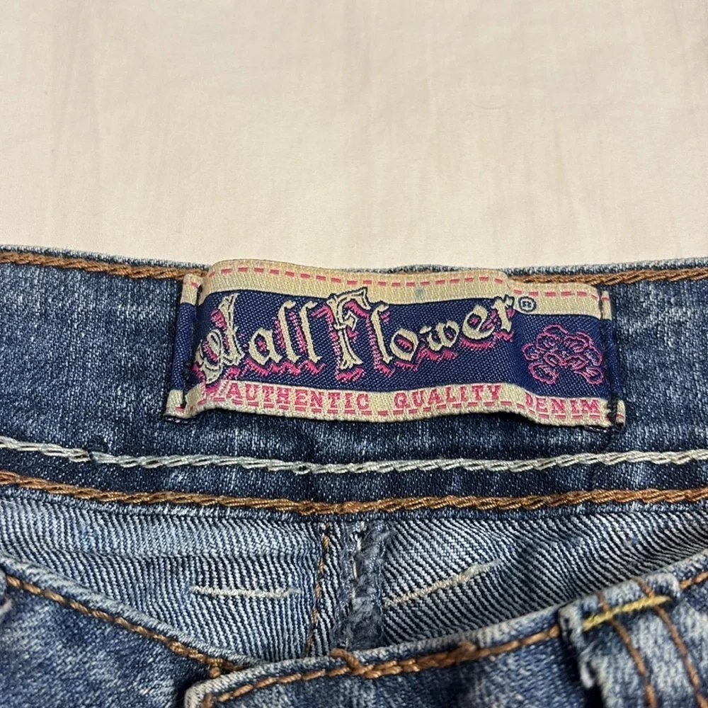 Wallflower Jean Shorts Distressed Cut-Off Style. Decorative Back Pockets. Size 7